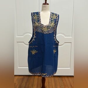 One of a Kind Traditional Oaxaca Apron  with pockets and flower Embroidery.Large